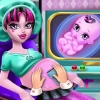 Draculaura Pregnancy Check-Up